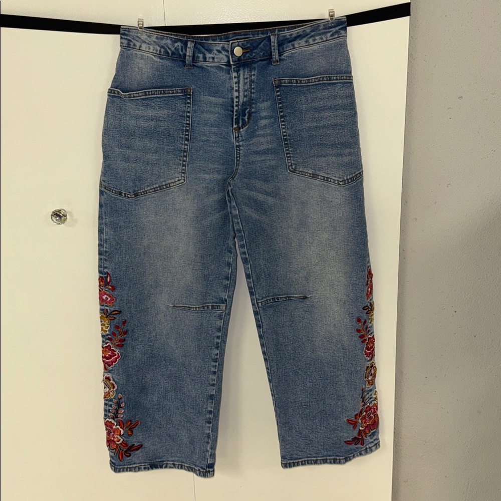 EUC. Flamingals Embroidered Barrel Leg Blue Jeans with Floral Design